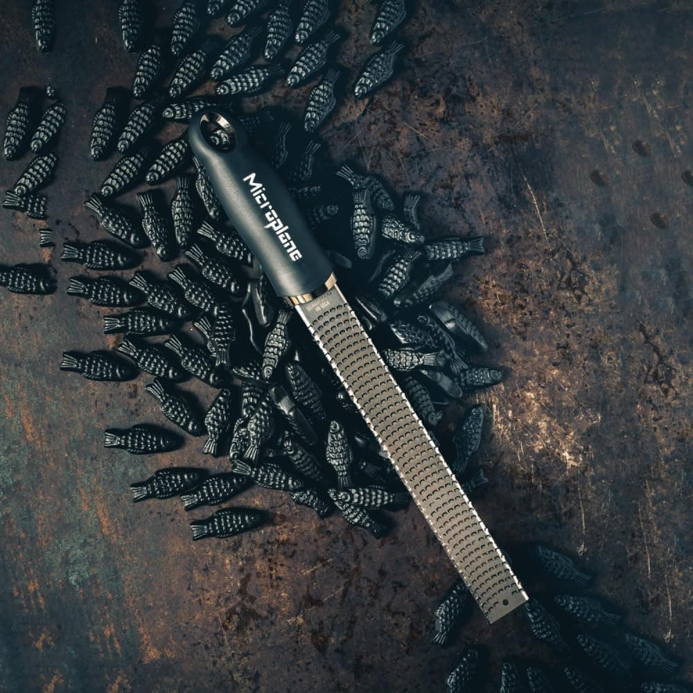 Microplane Premium Classic Series Zester 18/8, Black - Lemon Zester & Cheese Grater & Vegetable Grater - Citrus, Parmesan Cheese, Garlic, Ginger, Nutmeg, Chocolate - Stainless Steel Grater