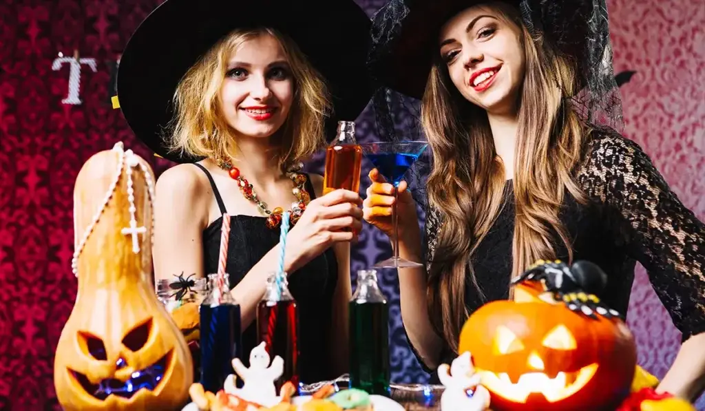 Halloween Party Drinks & Accessories for Adults 2025: Spooky Cocktails Guide