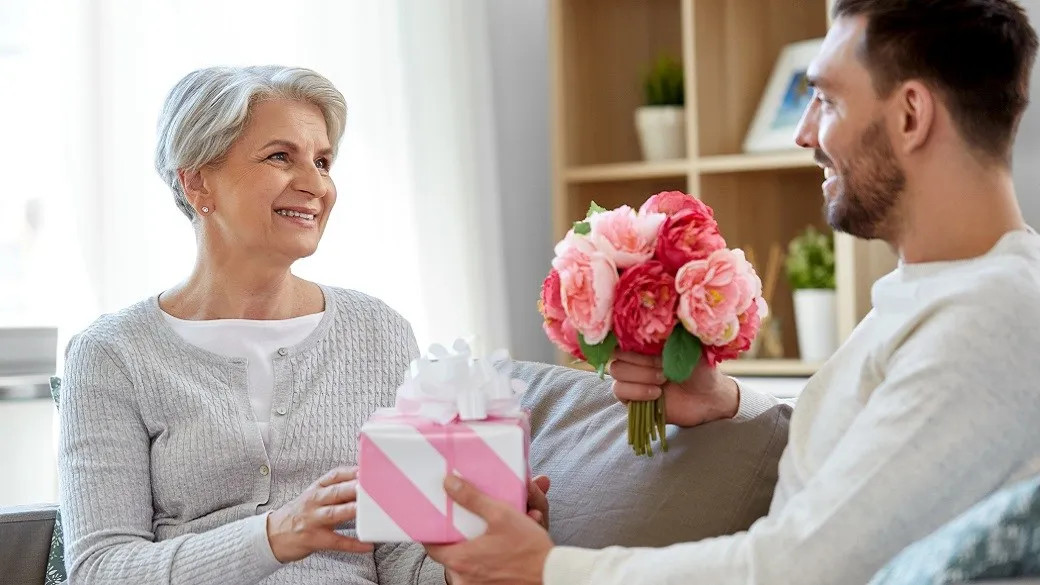20 Gift Ideas for Older Adults - Thoughtful and Practical Gifts for Seniors